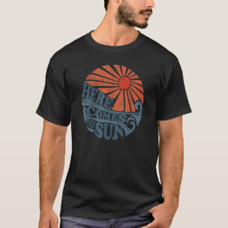 Vintage hier komt de Sun Cute Retro 70's Beach V T-shirt
