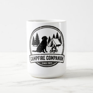 Vintage hond kamperen - kampvuur metgezel retro koffiemok