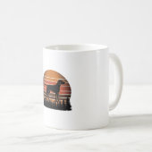 Vintage Jachthond Zonsondergang Bos Vectorontwerp_ Koffiemok (Voorkant rechts)