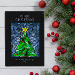 Vintage Kerst Glas in lood Feestdagenkaart<br><div class="desc">Deze prachtige 5" x 7" platte kerststerren zijn voorzien van een handgemaakt waterverf glas-in-lood ontwerp met een kerstboom met een gouden wenskaart met rode ornamenten met een achtergrond in blauwe tinten. De bewerkbare groet is "Vrolijk kerstfeest." De achterkant heeft de bewerkbare boodschap, "Wishing you peace, love and joy this holiday...</div>