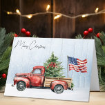 Vintage Kerst Rode Vrachtwagen Patriottische Vlag  Feestdagen Kaart<br><div class="desc">Red Truck Christmas Kaarten Vier de Feestdagen met Patriottische Charm Verspreid vreugde en feestelijke juichen dit vakantieseizoen met onze Red Truck Christmas Kaarten. Perfect vastleggen van de geest van een rustieke winter wonderland, deze kaarten zijn voorzien van een charmante rode vrachtwagen versierd met een kerstboom in de rug, tegen een...</div>