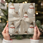 Vintage kerstboom met rode boog minimalistisch cadeaupapier<br><div class="desc">Wikkel uw kerstcadeaus met charme met behulp van dit Vintage Christmas Tree Wrapping Paper. Met een realistische, schattige kerstboom bekroond met een rode strik, combineert dit ontwerp een klassieke vakantie-look met een moderne, minimalistische twist. De neutrale kleuren maken het veelzijdig en perfect voor een scala aan kerstcadeaus, waardoor je een...</div>