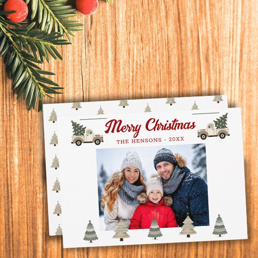Vintage kerstboom op vrachtwagen Familiefoto Feestdagenkaart