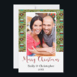 Vintage Kerstboom Ornamenten Fotokaart Feestdagenkaart<br><div class="desc">of klassieke kerstboom bol Ornamenten Foto Wenskaart. Deze rustieke groene en rode kerstboom Ornamenten fotokaart is ideaal voor een familie kerst Kaart. U kunt jouw namen op en jaar op de voorkant van de kaart bijwerken en personaliseren.</div>