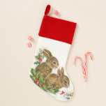 Vintage kerstbunnies kerstsok<br><div class="desc">bestratingsbunnies in de sneeuw met holly-,  pijnboom- en pijndenkegels en een vogel.</div>