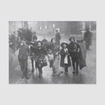 Vintage kerstcadeaupapier KINDEREN HOLLY 1915