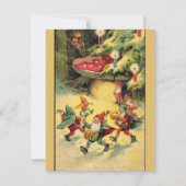 Vintage kerstcadeautjes dansen rond paddenstoel feestdagenkaart (Voorkant)