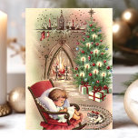 Vintage kerstkeuken met Baby Feestdagen Kaart<br><div class="desc">Vintage Kerstmis verklikkerige Baby-feestkaart. Dit ontwerp bevat een slaapkeuken en een baby voor een haard en kerstboom. Wat een mooie retro vakantie scène. Pas dit aangepaste ontwerp aan met uw eigen binnengroet.</div>