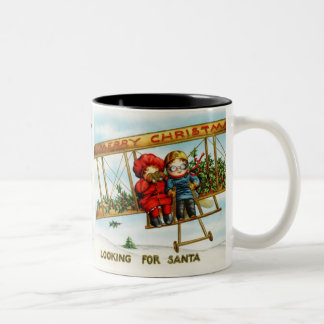 Vintage kerstkinderen die op zoek zijn naar de ker tweekleurige koffiemok