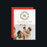 Vintage Kerstkrans Monogram Foto Feestdagenkaart<br><div class="desc">Een elegante krans van hulst en maretak accenten familienaam een letter monogram op deze enkele landschap foto kerstkaart in klassieke tinten van rood en groen. Voeg een langer aangepast bericht toe aan de achterkant van de kaart voor meer personaliseringsopties en maak uw kaart echt uniek.</div>