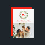 Vintage Kerstkrans Monogram Foto Feestdagenkaart<br><div class="desc">Een elegante krans van hulst en maretak accenten familienaam een letter monogram op deze enkele landschap foto kerstkaart in klassieke tinten van rood en groen. Voeg een langer aangepast bericht toe aan de achterkant van de kaart voor meer personaliseringsopties en maak uw kaart echt uniek.</div>
