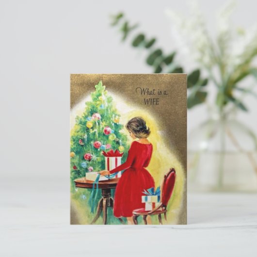 Vintage Kerstmis Vrouw Wrapping Cadeaus Feestdagenkaart (Staand voorkant)
