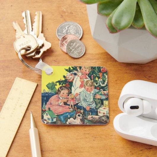 Vintage kerstochtend, kinderen openen cadeautjes sleutelhanger (Bureau)