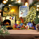 Vintage-kerstscène Feestdagenkaart<br><div class="desc">Mooie klassieke kerstkermis briefkaart. Dit ontwerp is voorzien van een prachtige hapmantel met verlichte grond,  kousen en kaarsen. Er is een sneeuwpop die door het raam naar binnen kijkt en een hoed cadeaus die onder de versierde verlichte kerstboom zit. Wat een mooie feestelijke scène.</div>