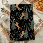 Vintage kersttijger met kerstboom zwart theedoek<br><div class="desc">Voeg een speelse maar elegante touch toe aan uw vakantiekeuken met de Vintage Christmas Tiger met Christmas Tree Black Kitchen Towel. Met een prachtig tijgerontwerp in combinatie met een prachtig versierde kerstboom op een strakke zwarte achtergrond, combineert deze handdoek stijl met vakantiecharme. Perfect voor dagelijks gebruik of als decoratief accent,...</div>