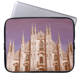 Vintage kijkt naar de kathedraal van Milaan, ook b Laptop Sleeve