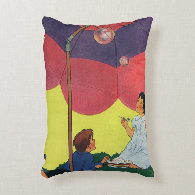Vintage kinderen blazen bubbels onder een paraplu accent kussen (Voorkant(Verticaal))