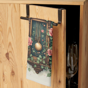 Vintage klok omringd door rozen en wijnranken theedoek