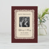 Vintage Lace Burgundy Save the Date (Staand voorkant)