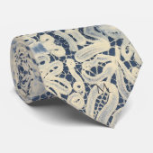 Vintage Lace-Inspired Pattern in Navy Champagne Stropdas (Opgerold)