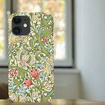 Vintage Lily Pattern William Morris Case-Mate iPhone Case<br><div class="desc">Een  iPhone hoes met een ontwerp van de Engelse artiest William Morris (1834-1896),  Golden Lily (ca. 1896). Een patroon uit de kunst- en knutselperiode van verstrengelde leliebloemen met gouden randen,  groene bladeren en andere wilde bloemen.</div>