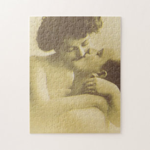 Vintage love couple kissing sepia illustration legpuzzel