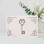 Vintage Love Key Wedding RSVP Kaartje (Staand voorkant)