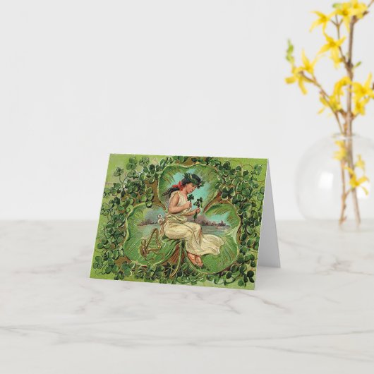 Vintage Meisje met Klaverblaadjes Kaart (Gele Bloem)