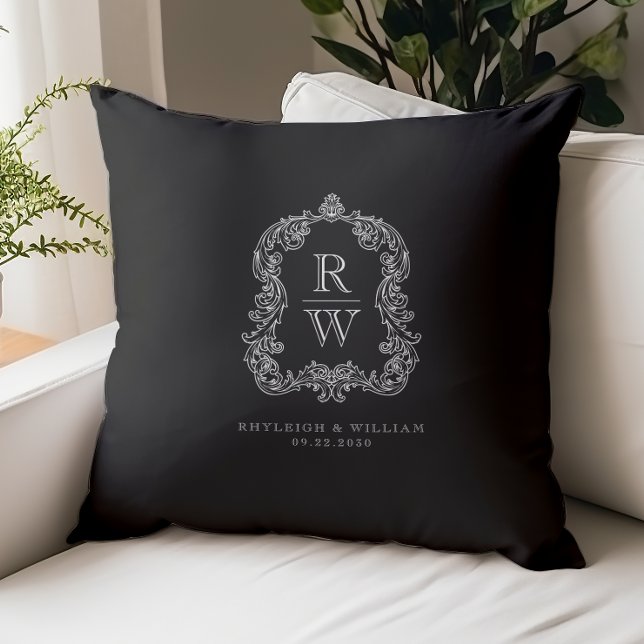Vintage Monogram Crest Names Black White Wedding Kussen (Creator heeft geüpload)