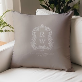Vintage Monogram Wapenstempel Namen Taupe Bruiloft Kussen