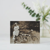 Vintage motorfietsc1920s sepia briefkaart (Staand voorkant)