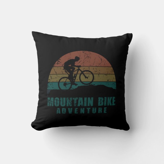 Vintage MTB Avontuur - Mountainbiken Kussen (Voorkant)