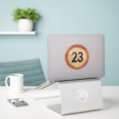 Vintage Nummer 23 Met Afgewerkte Afdruk Sticker (Laptop op bureau)