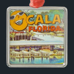 Vintage Ocala, Florida Tourist Boats Sun Metalen Ornament<br><div class="desc">De  shows Ocala,  Florida staan op een waterweg,  waarschijnlijk in de jaren 60. De naam Ocala heeft een lachend zonnetje,  nog steeds een leuke retro statement!</div>