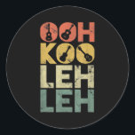 Vintage Ooh Koo Leh Leh Retro Guitar Hawaiian Uke Ronde Sticker<br><div class="desc">Ooh Koo Leh Leh Retro Guitar Hawaiian Uke Acoustic Gift. Perfect gift voor je vader,  moeder,  papa,  mannen,  vrouwen,  vriend en familieleden op de dag van de Thanksgiving,  kerstdag,  Moederdag,  vaderdag,  4 juli,  1776 Onafhankelijke dag,  Veteranendag,  Halloween Dag,  Patrick's Day</div>