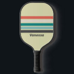 Vintage Pistache Overdwars Gestreepte met Naam Pickleball Paddle<br><div class="desc">Vintage Pistachio Across Striping met naam Pickleball Paddle straalt frisse, subtiele energie uit en combineert zachte pistachio-tinten met vloeiende patronen die beweging en ritme op het veld suggereren. Het ingetogen ontwerp brengt persoonlijkheid en flair naar elke rally en verandert elke wedstrijd in een geestdriftige uiting van individualiteit. Ideaal voor spelers...</div>