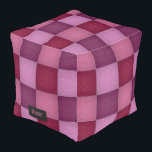 Vintage Quilt - Romantic Roos Pink Plum - naam Poef<br><div class="desc">In tinten, pruimen en rood roos, voegt dit lappendeken quilt effect sprookjescharme aan uw decor toe. Net zoals het bedsprei van een grootmoeder uit een verhaal, hebben de patches een subtiele bloemetjesafdruk die verbonden is met het stikken. Jouw naam kan worden toegevoegd om op één kant in een verstikkend label...</div>