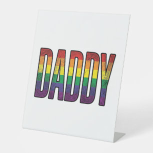 Vintage Regenboog Daddy Pride Typografie T-Shirt_1 Reclamebord Met Voetstuk