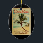 Vintage-reis van de mantel Caca Beach Keramisch Ornament<br><div class="desc">Een unieke retro mid-eeuwse moderne Cocoa Beach Florida-kunst in de klassieke stijl van het poster. Het bevat een gebogen palmboom op zandige stranden met oceaan onder een blauwe troebele hemel.</div>