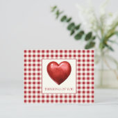 Vintage rood en crèmekleurig gingham met hart briefkaart (Staand voorkant)