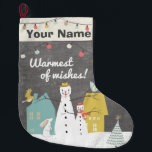 Vintage Snowman | Warmste modemonogram Grote Kerstsok<br><div class="desc">Een leuke vakantiescene met een sneeuwpopfamilie,  bunny,  vogels en een kleine kerstboom in de sneeuw. Schattige achtergrond met een winterscène. Verbluffende kerstinventarisaties voor alle leeftijden! Maak hun feestdagen speciaal met hun eigen,  monogegrammeerde voorraad die ze jaar na jaar zullen koesteren en gebruiken.</div>