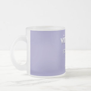 vintage SO!Trouble-logo en slogan op zwart Matglas Koffiemok