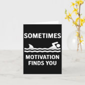 Vintage Soms Vindt Motivatie Jou T-shirt - Grappig Kaart (Gele Bloem)