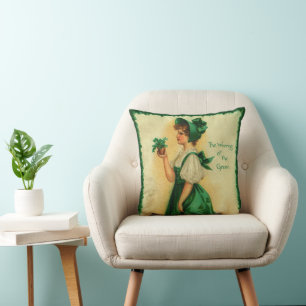 Vintage St. Patrick's Day-meisje met groene kledin Kussen