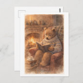 Vintage-Style Bear Reading by the Fireside Briefkaart (Voorkant / Achterkant)