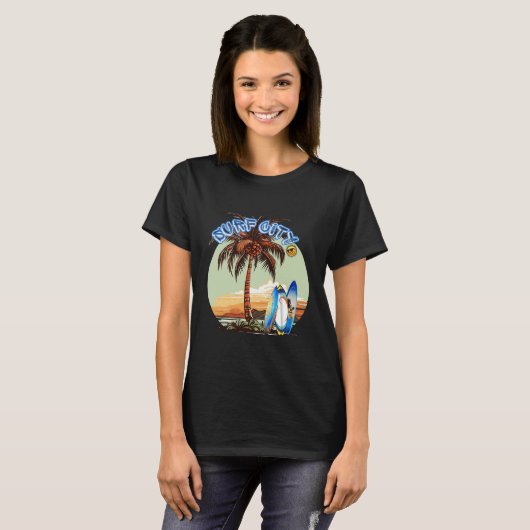 Vintage Surfende Strandmeid T-shirt (Voorkant volledig)
