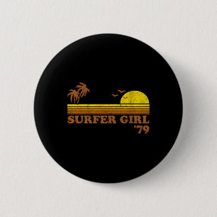 Vintage surfermeisje surft op het strand Retro zon Ronde Button 5,7 Cm
