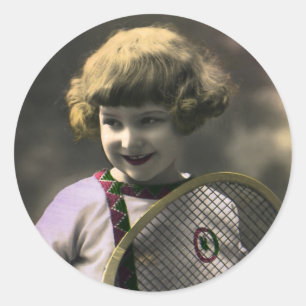 Vintage tennissport, gelukkig meisje met racket ronde sticker