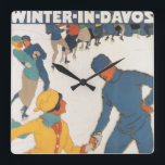 Vintage Travel, Art Deco, Winter Davos Zwitserland Vierkante Klok<br><div class="desc">illustratiereclame,  Europese reisposter of bagagelabel uit Davos,  Zwitserland,  met een ontwerp voor liefde en romance met een ijsskating voor paren. De winter in Davos.</div>
