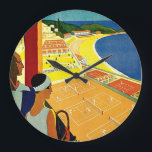 Vintage Travel, Tennis, Sport, Monte Carlo Monaco Grote Klok<br><div class="desc">Een afbeelding van het Europese reisposter of bagageetiket van Monte Carlo in Monaco, met een paar tennisrackets en een tennistoernooi in de buurt van het strand en het mooie blauwe mediterrane Zee. Liefde en romance voor de tennisrechtbanken. Monte Carlo is de beroemdste van zijn casino, Le Grand Casino.</div>